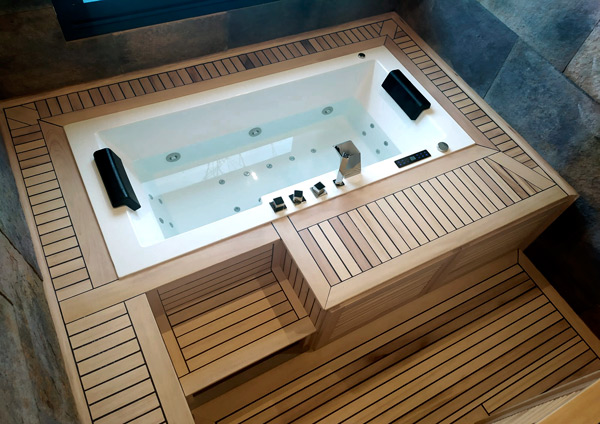 Baignoire en bois encastrée pour centres sportifs