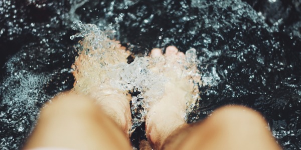 Beneficios de las bañeras de hidromasajes para aliviar el dolor de pies